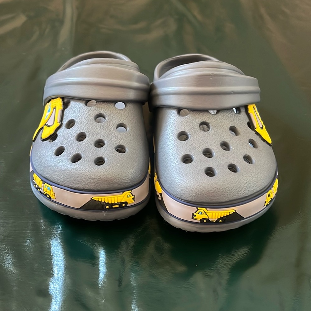 Toddler construction clogs
